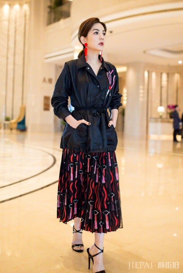 陈嘉桦穿了一件“面条衣”,却时髦到飞起!